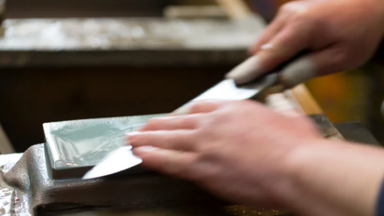 Knife sharpening action