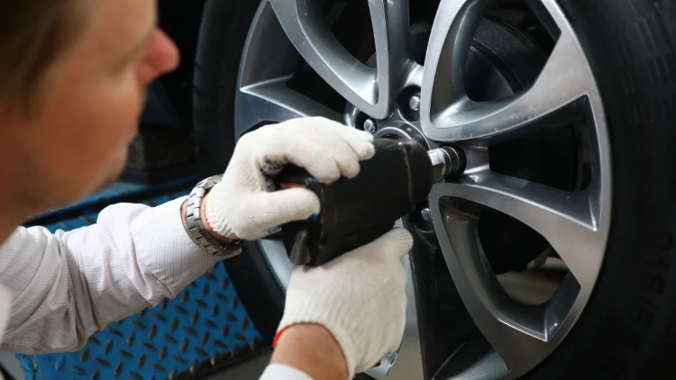Removing car lug nuts