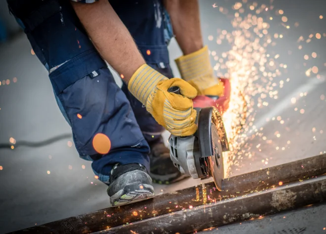 Cutting with an angle grinder