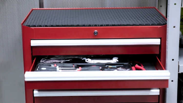 Mobile tool cabinet