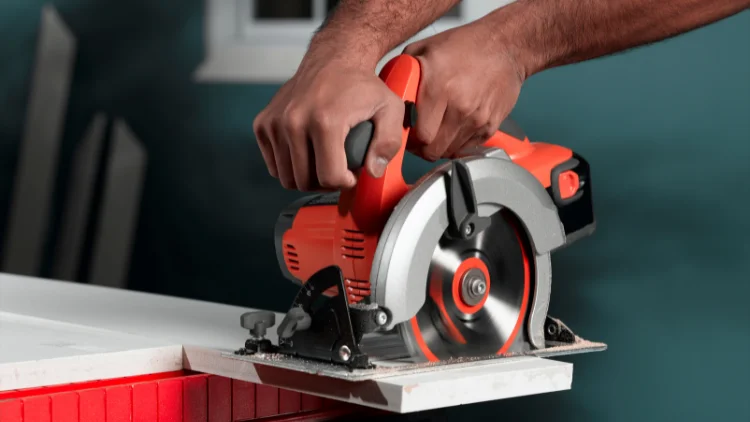 circular saw making straight cut