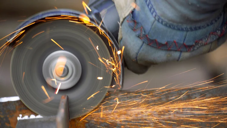 Cutting with an angle grinder